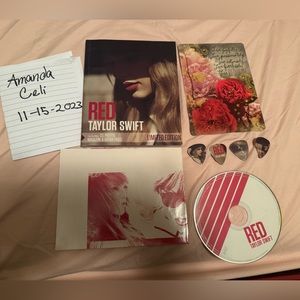 Taylor Swift Red Deluxe Magazine CD
